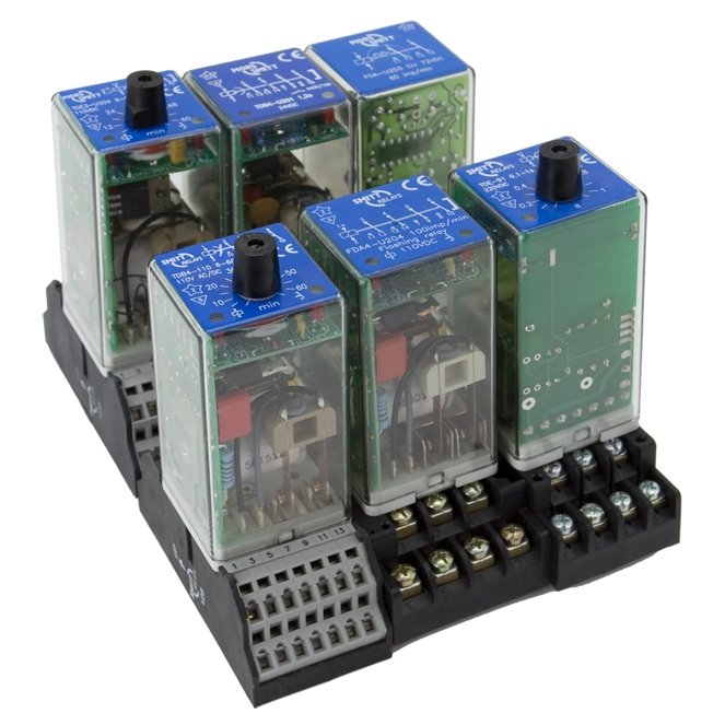 Industrial plug-in power relays