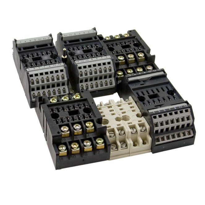 Industrial plug-in power relays